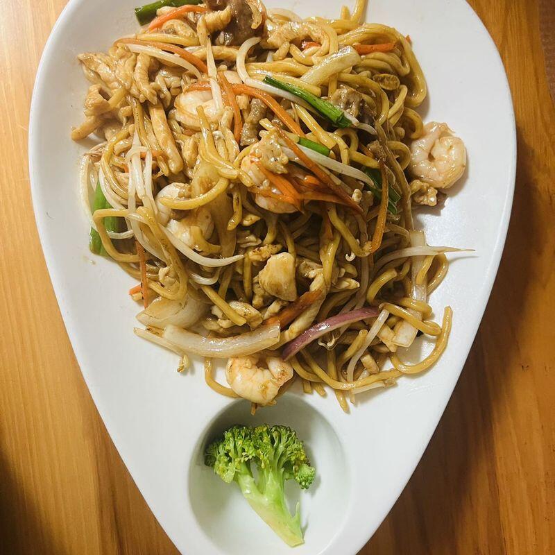 House Combination Lo Mein
